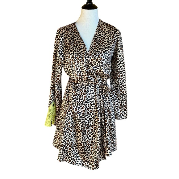 Betsy Johnson leopard print robe with neon lace accents sz L - Picture 1 of 5